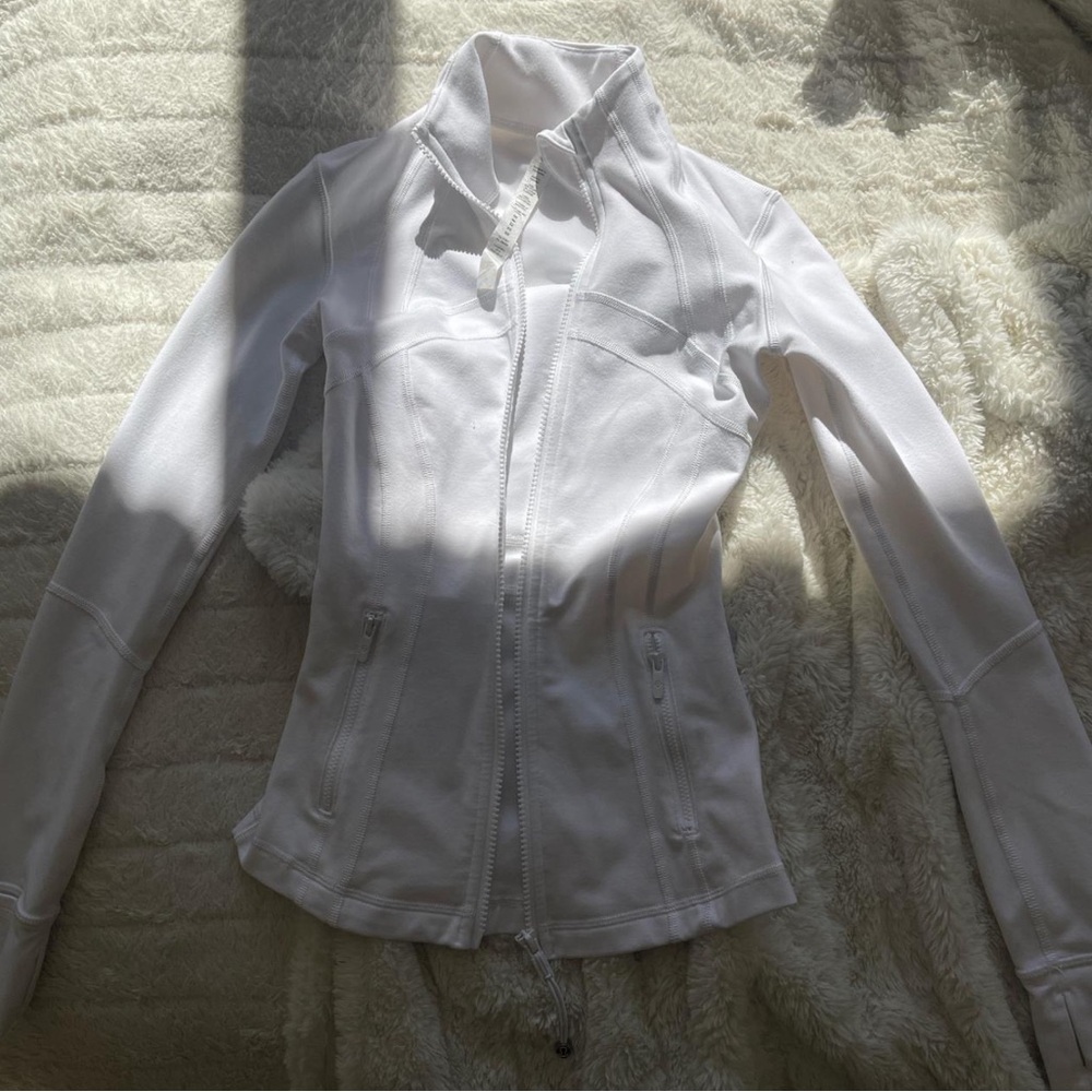 Size 0 white lululemonn define jacket! No tears,rips, or stains!